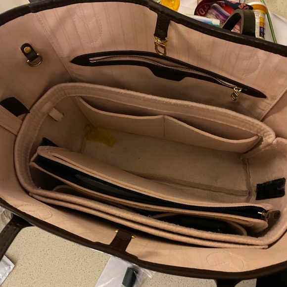 COPY - COPY - LV Neverfull MM w/ Pink Ballerina Lining - Picture 4 of 6
